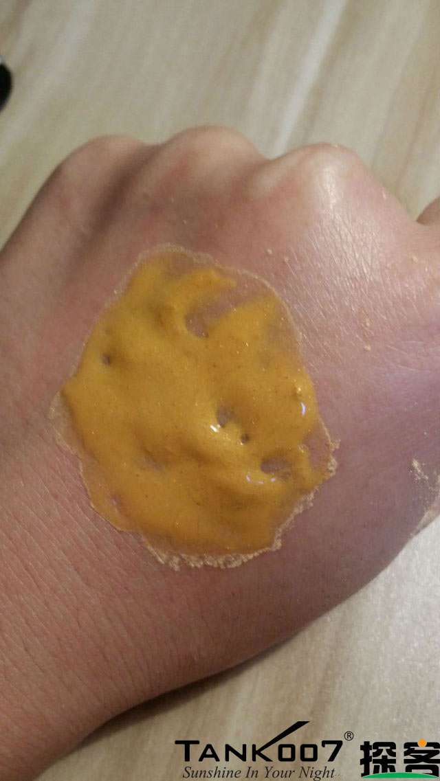 客户买了紫光手电验荧光剂，先拿面膜大姨妈巾开刀 
